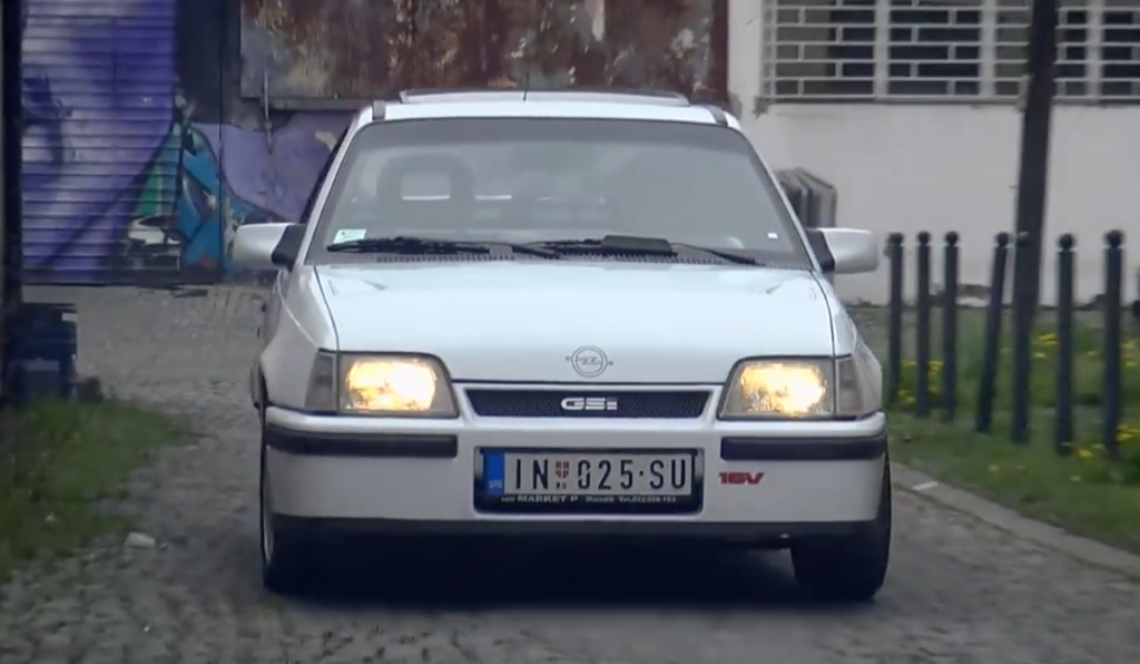 coche clasico El Opel Kadett GSI 16V